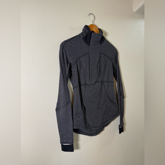 Lululemon Base Runner 1/2 Zip size 6 - Picture 5 of 11